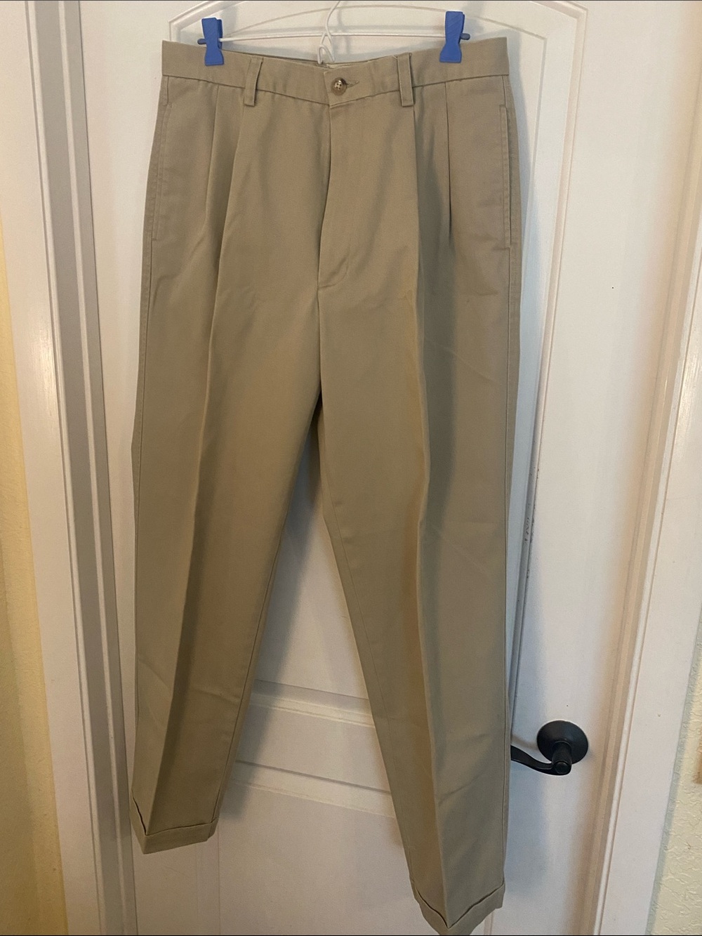 Banana Republic Khaki Chinos Pleated w/Cuffs 34R